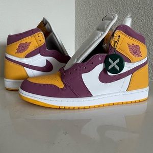 NEW IN BOX Men’s 10.5 Jordan 1 Retro High OG Gold/Bordeaux